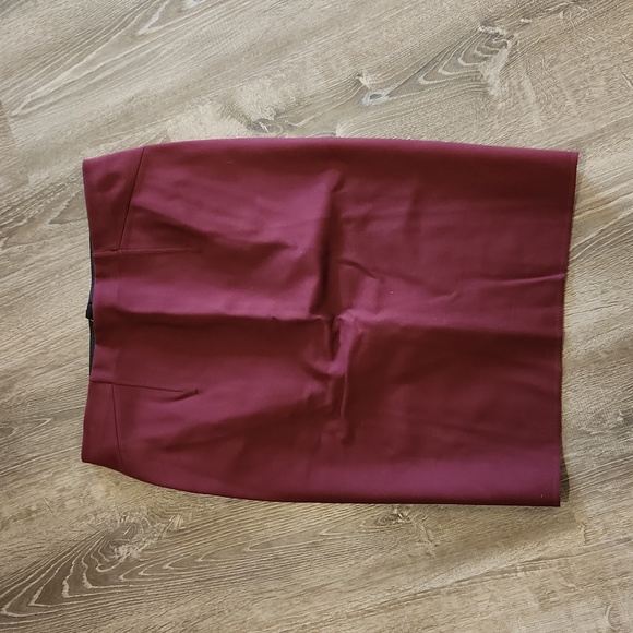 Ann Taylor Dresses & Skirts - Ann Taylor Deep Burgandy Stretch Pencil Skirt - Size 8